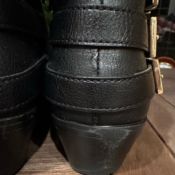 Aldo Black Vegan Leather Ankle Booties 3 Buckle Straps & Gold Hardware  Sz 8 - Picture 11 of 11